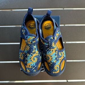 OshKosh Water Shoes Size 12
